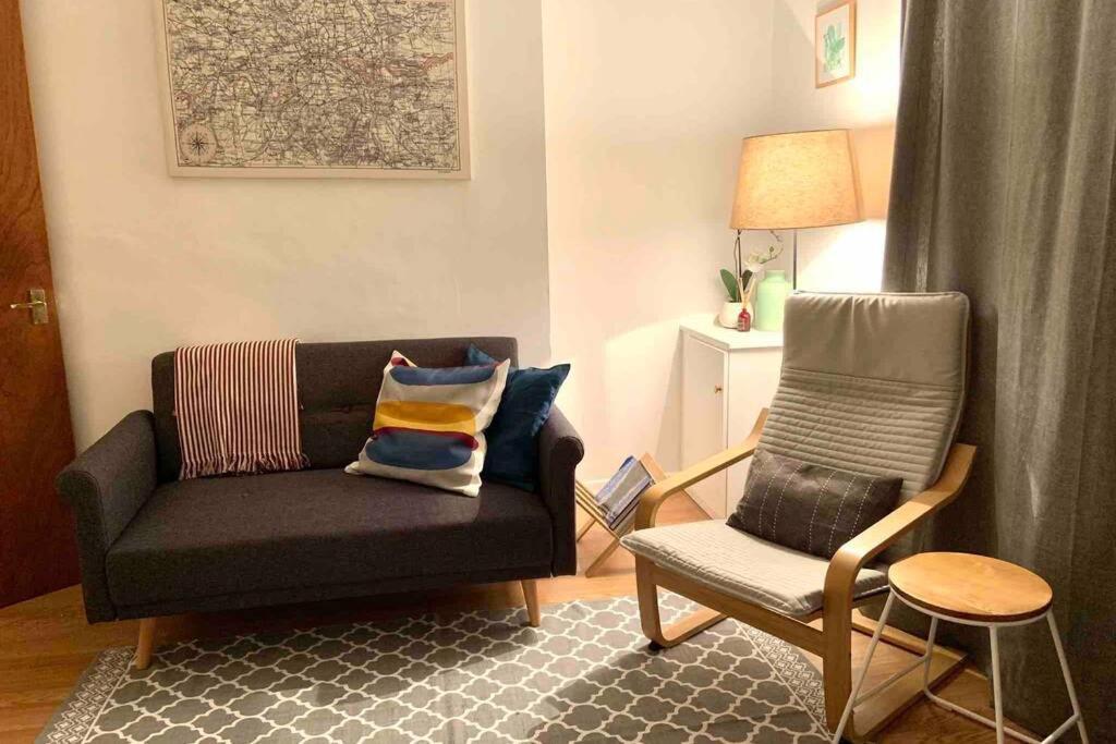 Flat 5 Eia House Daire *